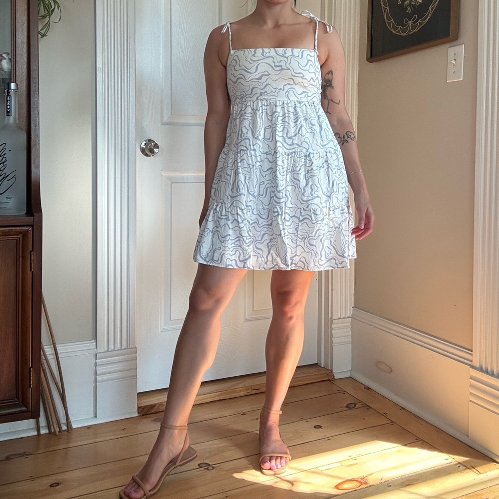 Tiered abstract mini dress